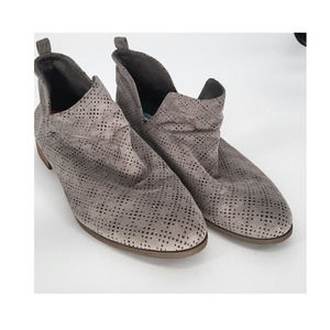 Dr. Scholls Gray Faux Suede Ankle Bootie Foam Technology Inserts Women's 10